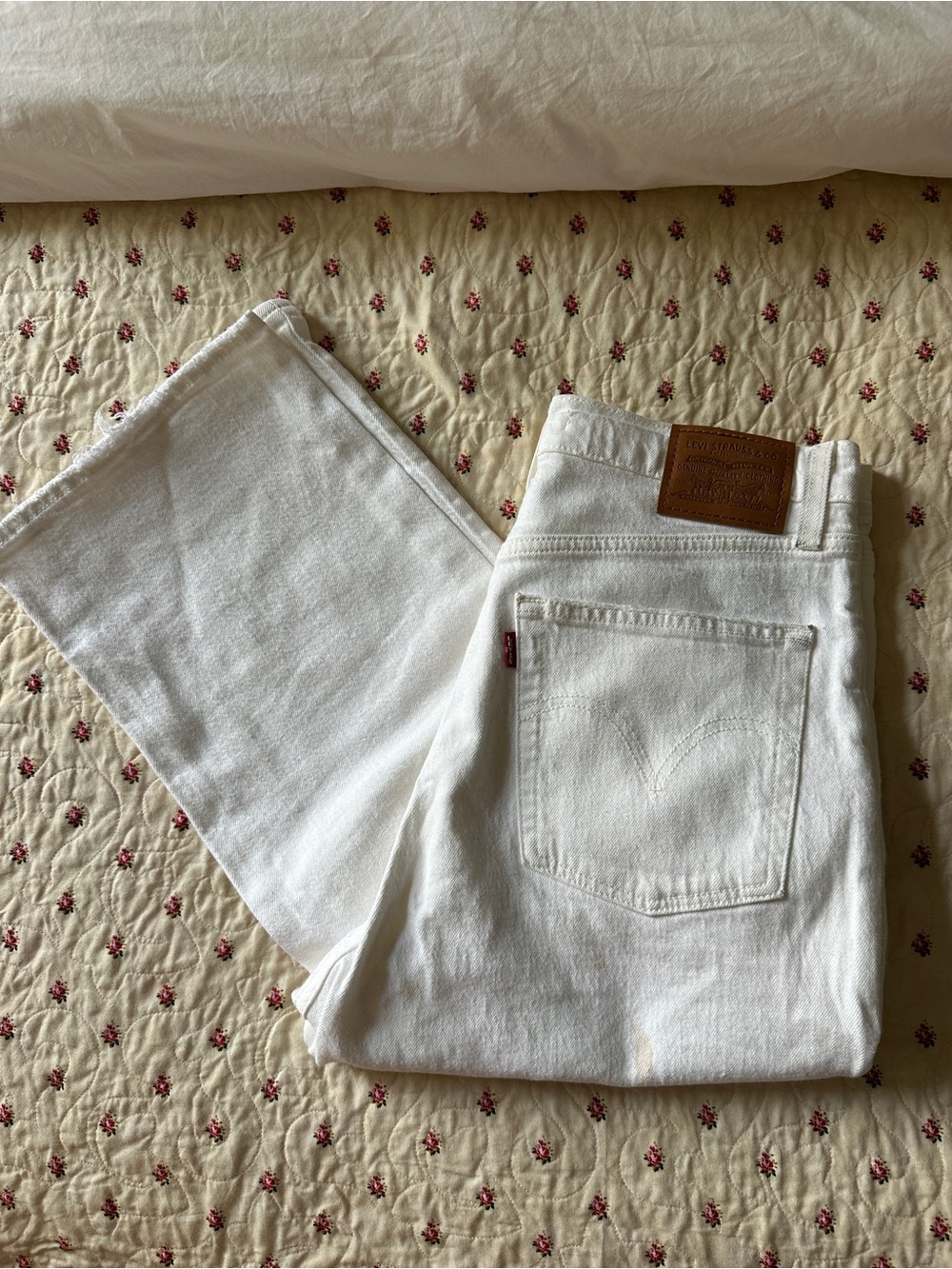 Levi's Ribcage Straight Ankle Jeans in White Denim